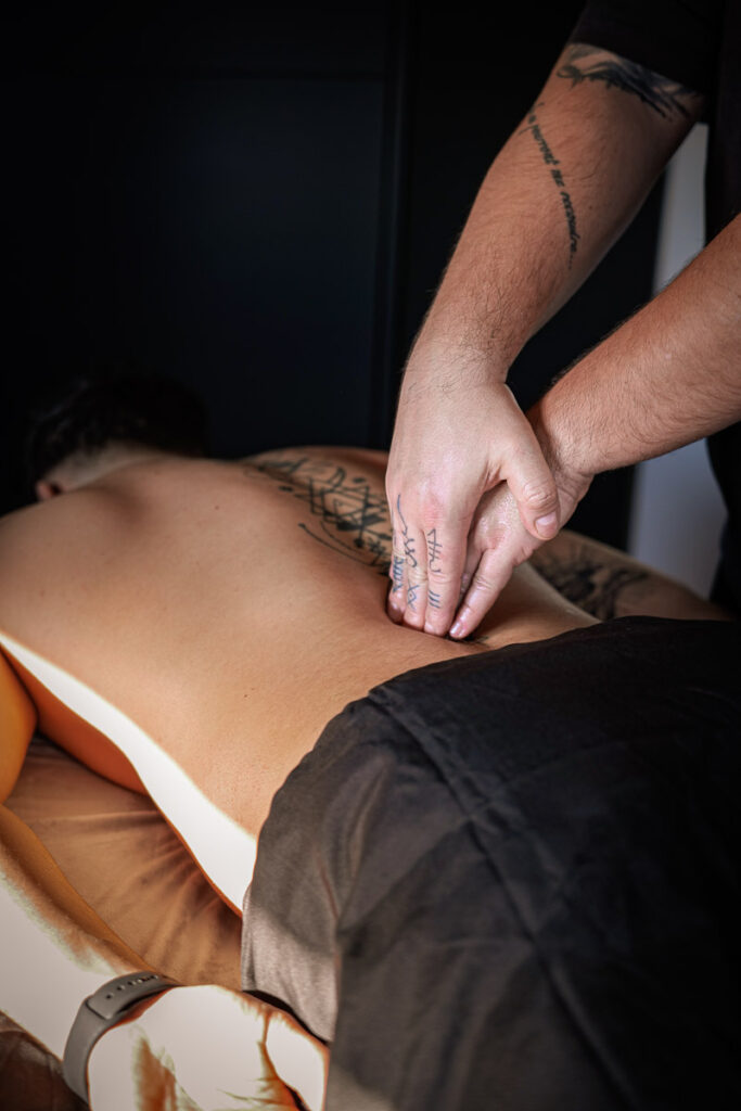 Loic coach à domicile, massage du sportif, deep tissue récuperation